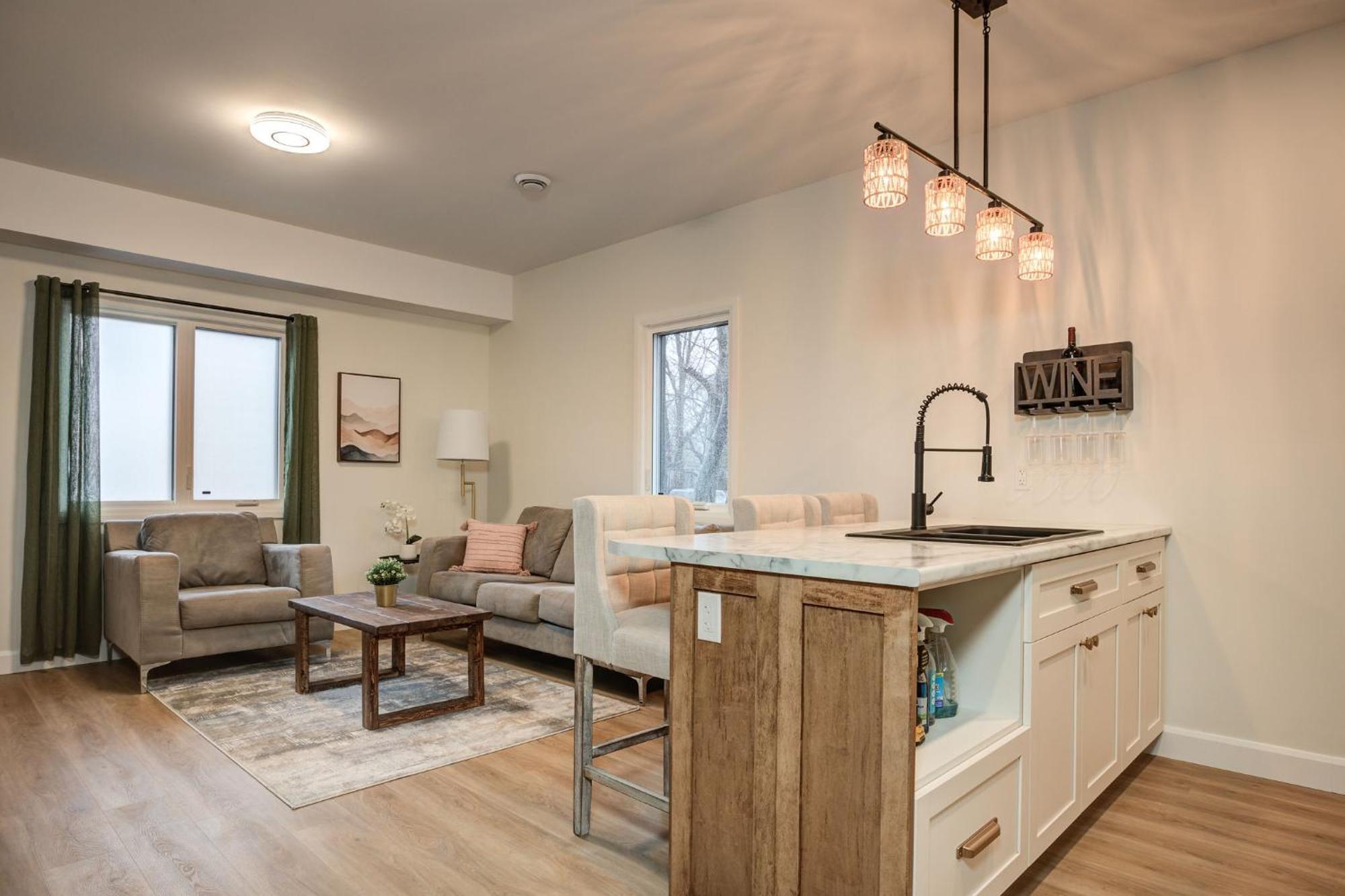 Little Current Chic Suite By Westlynn מראה חיצוני תמונה